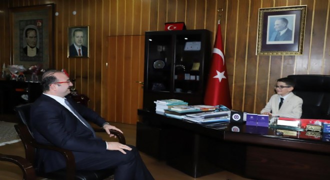  Rektörlük koltuğu 23 Nisan'da minik rektöre emanet